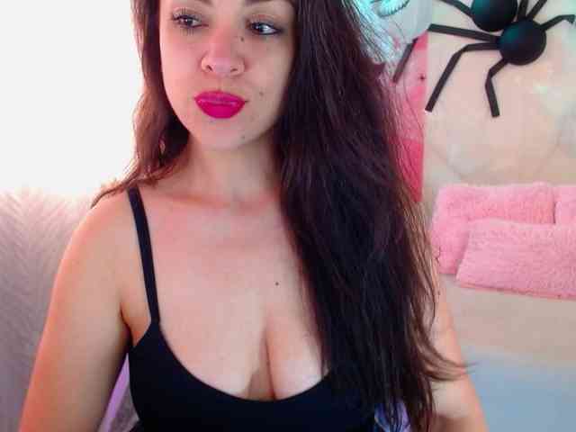 LATINGODDESS69 webcam