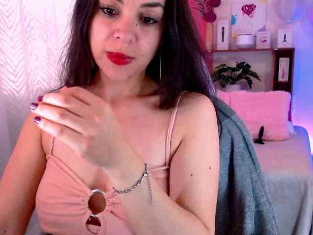 LATINGODDESS69 webcam