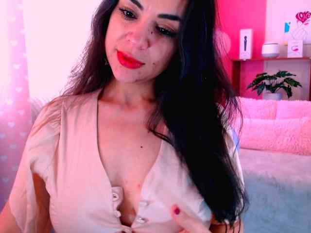 LATINGODDESS69 webcam