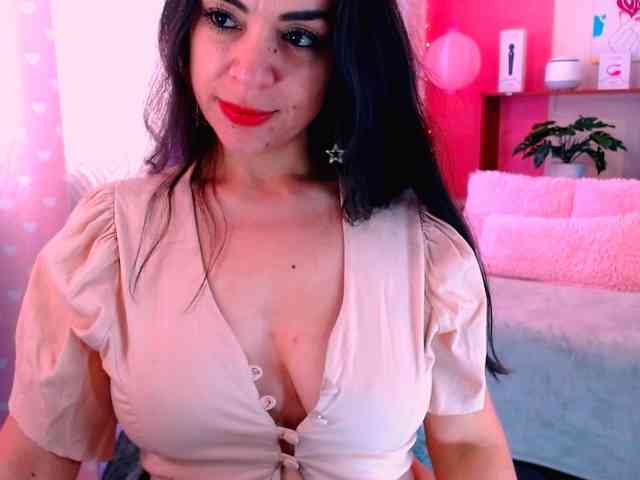 LATINGODDESS69 webcam