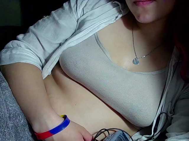 le modèle StarEli est en webcam porno dans un show sur le site bongacams, il possède les tags suivants: Latino/Hispanic,Brunette,Trimmed