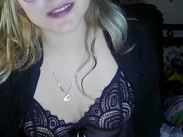 Elith20's BongaCams show and profile