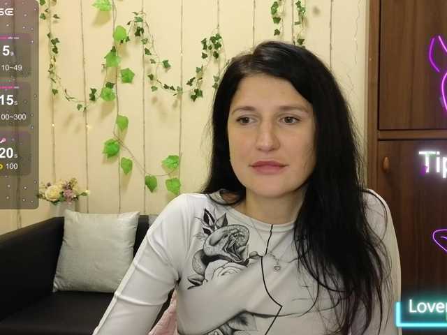 AliannaSoloKisses from BongaCams