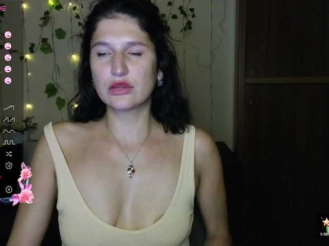 AliannaSoloKisses on BongaCams 