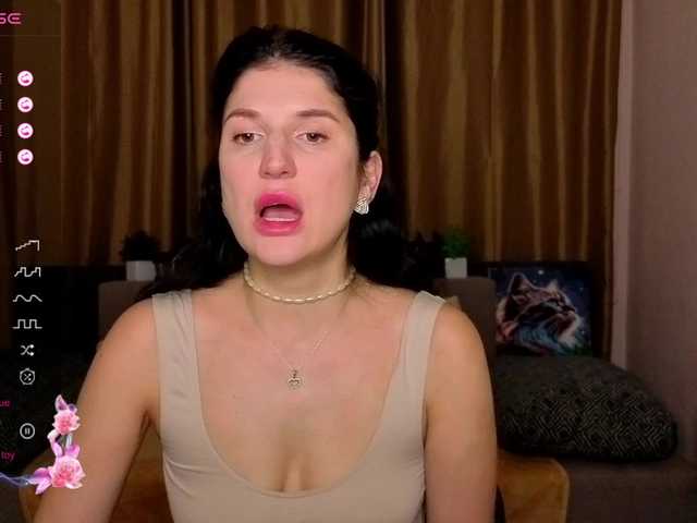 AliannaSoloKisses webcam