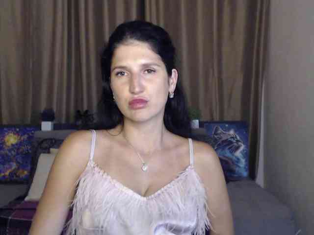 AliannaSoloKisses webcam