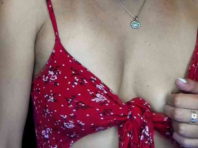 AliannaSoloKisses webcam