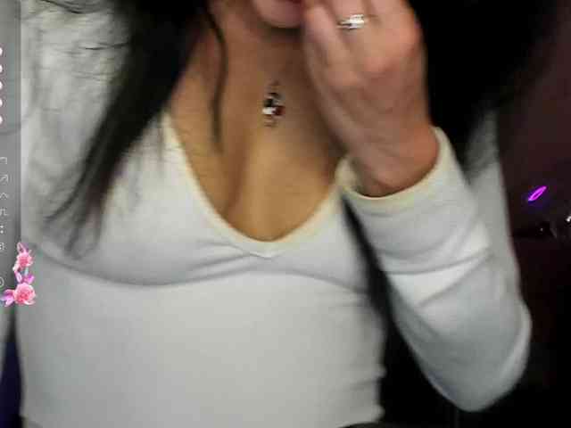 AliannaSoloKisses webcam