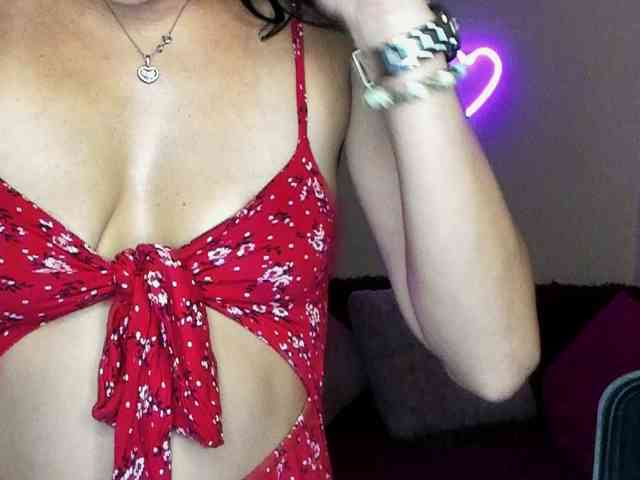 AliannaSoloKisses webcam