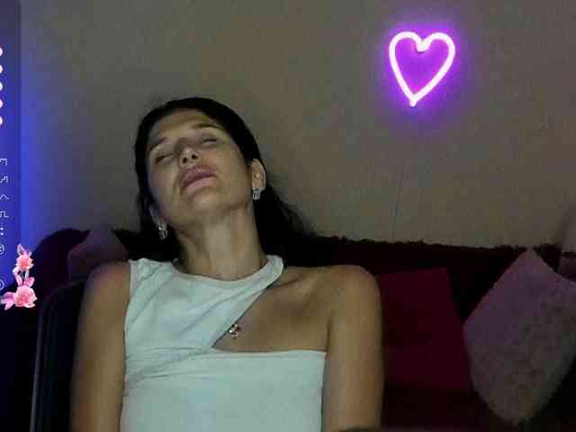 AliannaSoloKisses webcam