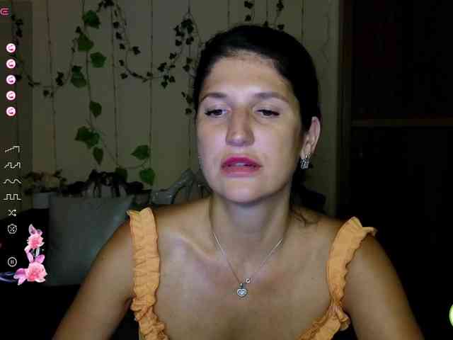 AliannaSoloKisses webcam