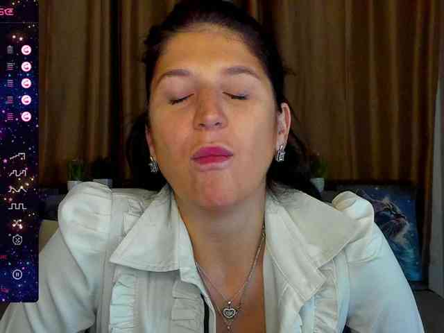 AliannaSoloKisses webcam
