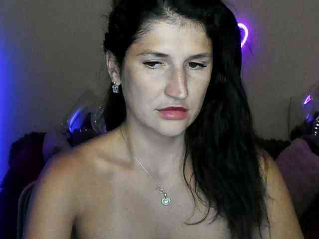 AliannaSoloKisses webcam