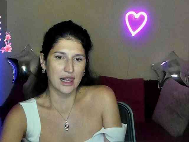 AliannaSoloKisses webcam