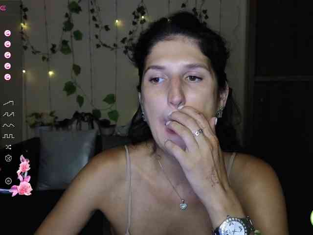AliannaSoloKisses webcam