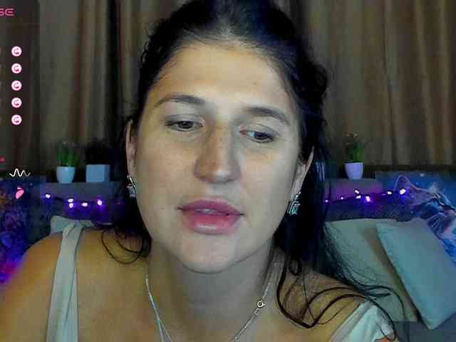 AliannaSoloKisses webcam
