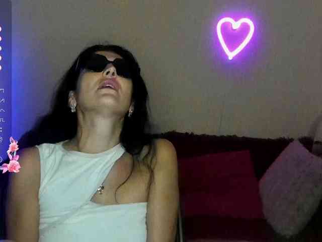 AliannaSoloKisses webcam