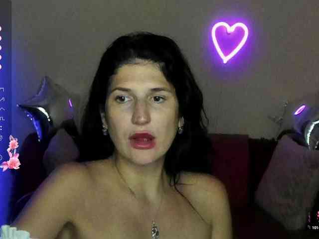AliannaSoloKisses webcam