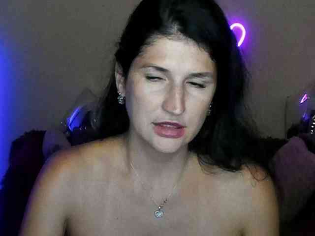 AliannaSoloKisses webcam