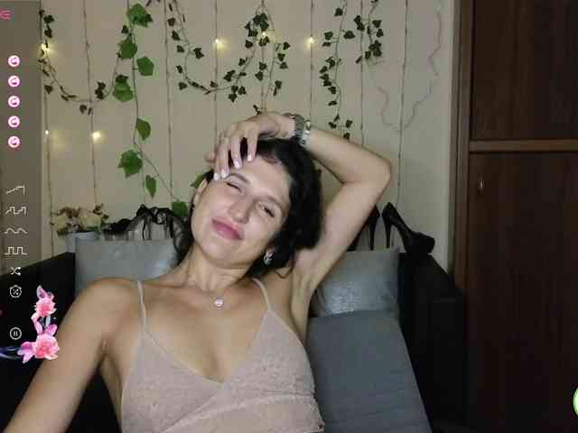 AliannaSoloKisses webcam