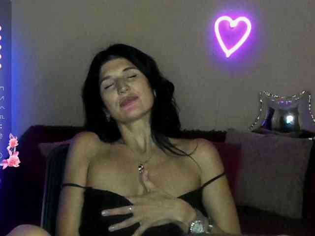 AliannaSoloKisses webcam