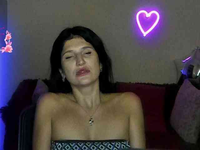 AliannaSoloKisses webcam