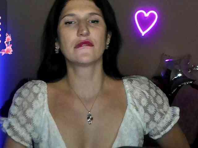 AliannaSoloKisses webcam