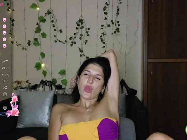 AliannaSoloKisses webcam