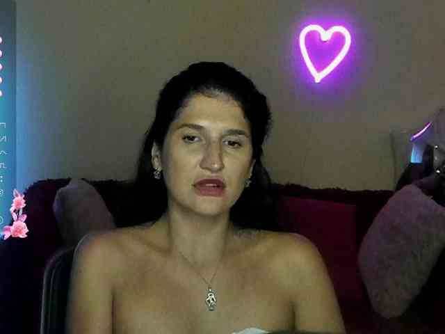 AliannaSoloKisses webcam