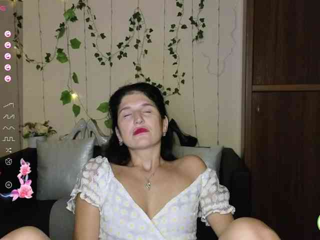 AliannaSoloKisses webcam