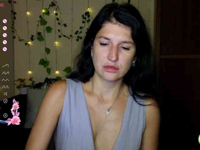 AliannaSoloKisses webcam