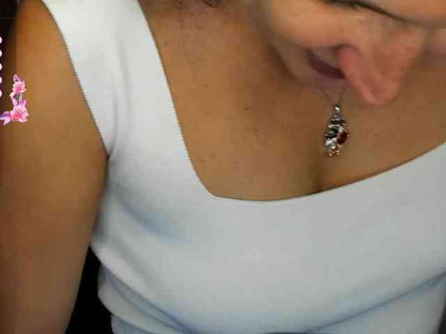 AliannaSoloKisses webcam