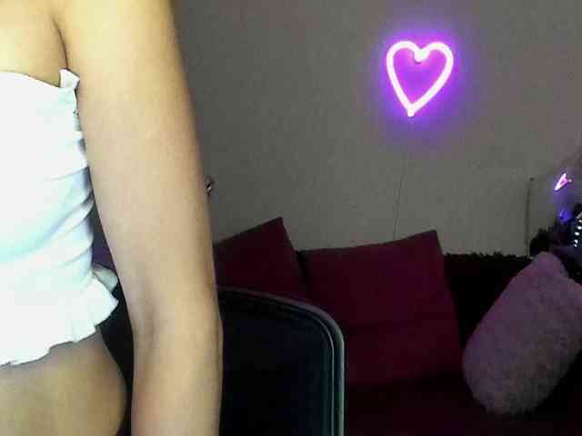 AliannaSoloKisses webcam