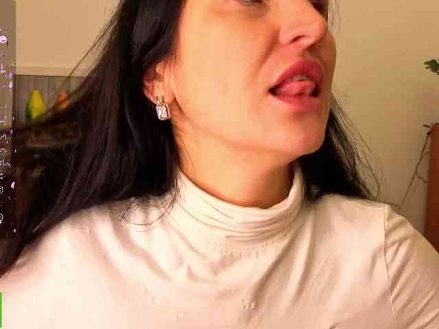 AliannaSoloKisses webcam