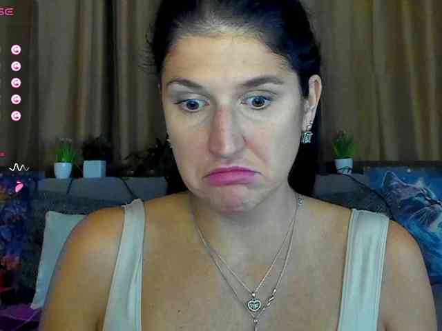 AliannaSoloKisses webcam