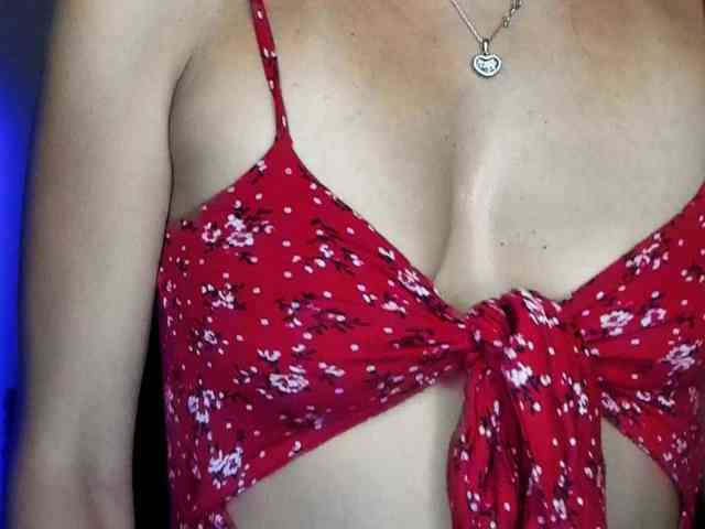 AliannaSoloKisses webcam