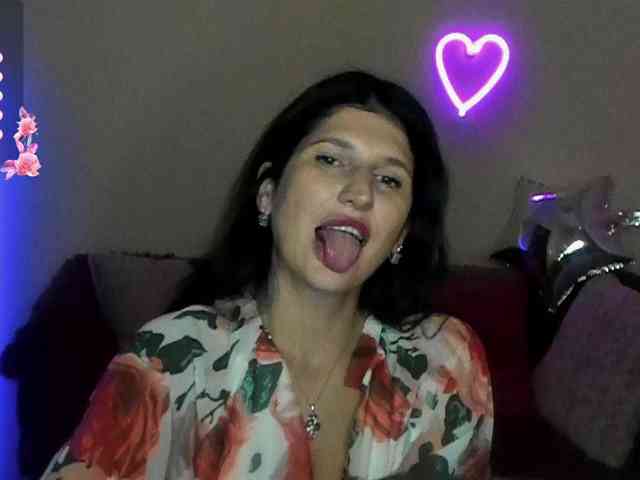 AliannaSoloKisses webcam
