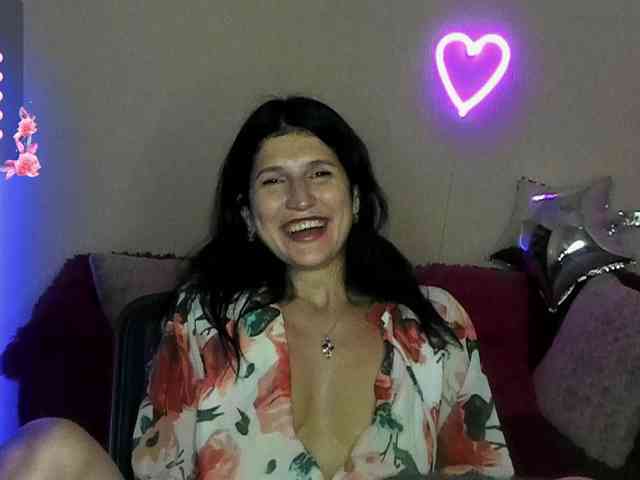 AliannaSoloKisses webcam