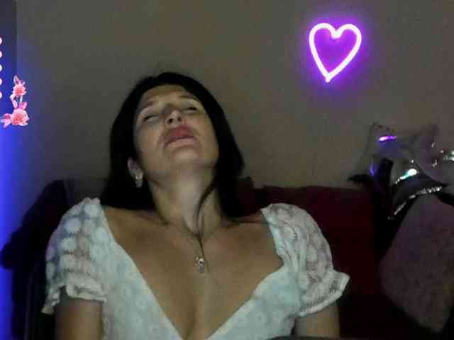 AliannaSoloKisses webcam