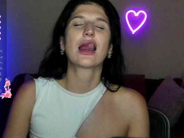 AliannaSoloKisses webcam