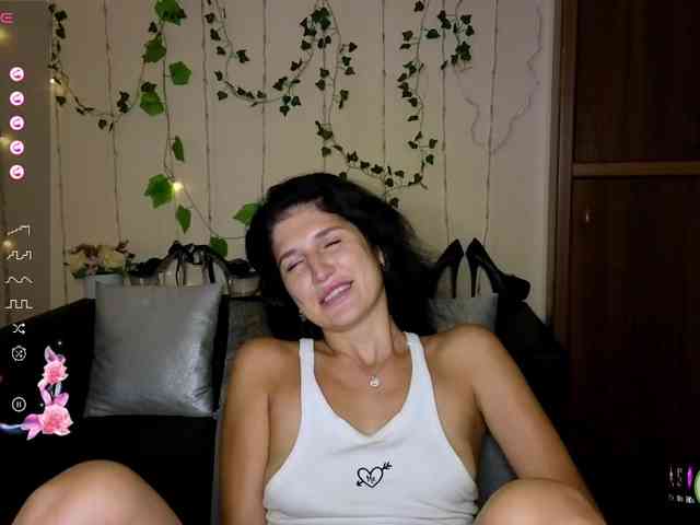 AliannaSoloKisses webcam