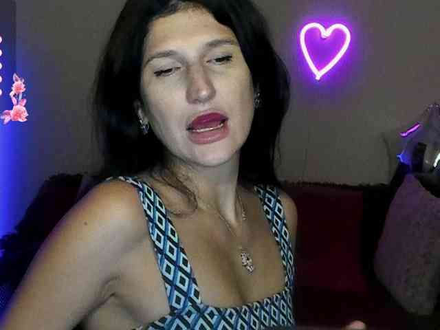 AliannaSoloKisses webcam