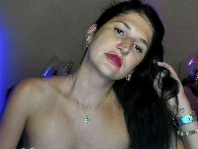 AliannaSoloKisses webcam