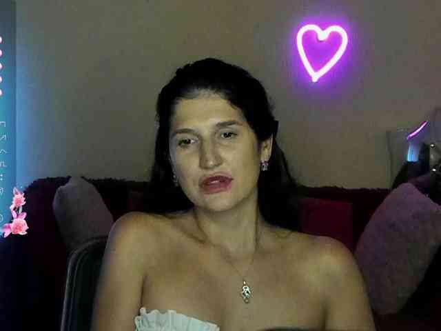 AliannaSoloKisses webcam