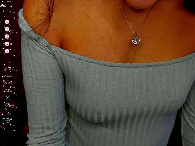 AliannaSoloKisses webcam