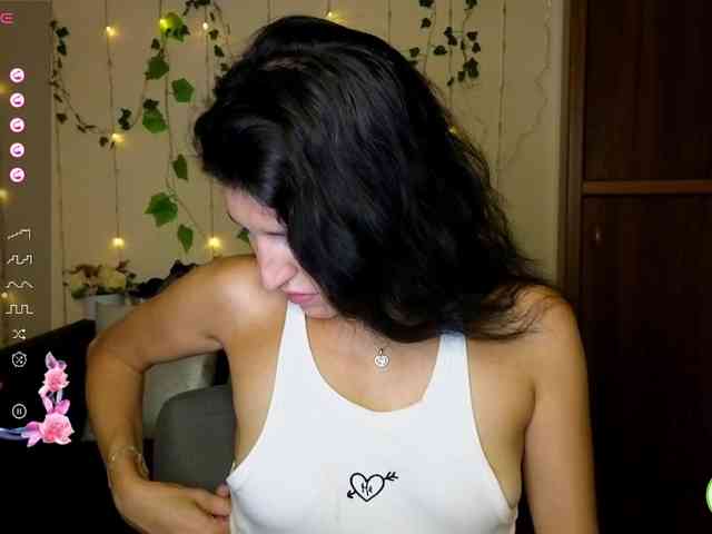 AliannaSoloKisse... Live Webcam on BongaCams