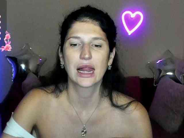 AliannaSoloKisses webcam