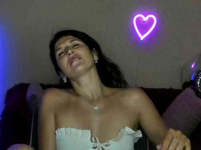 AliannaSoloKisses webcam