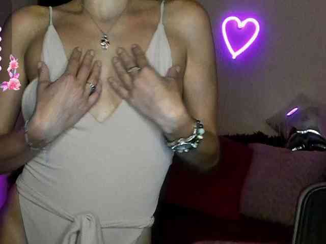 AliannaSoloKisses webcam