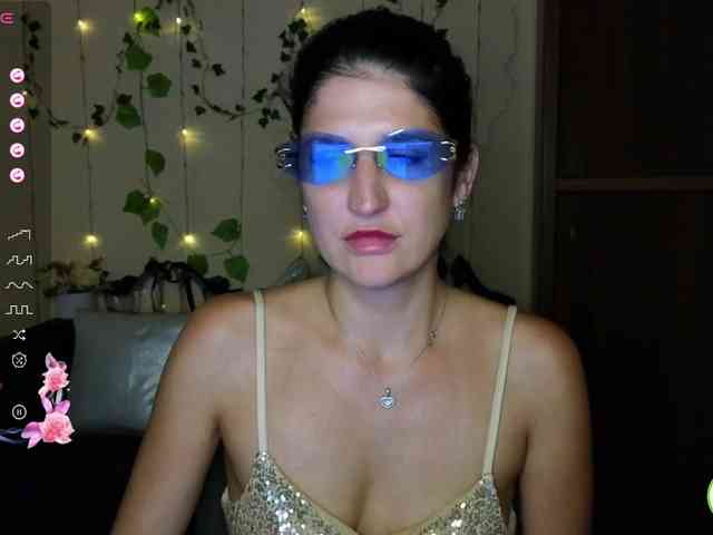 AliannaSoloKisses webcam